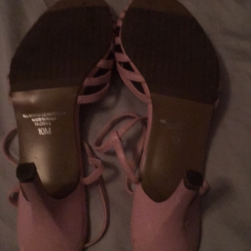 Shoes - Picture 2 of 4